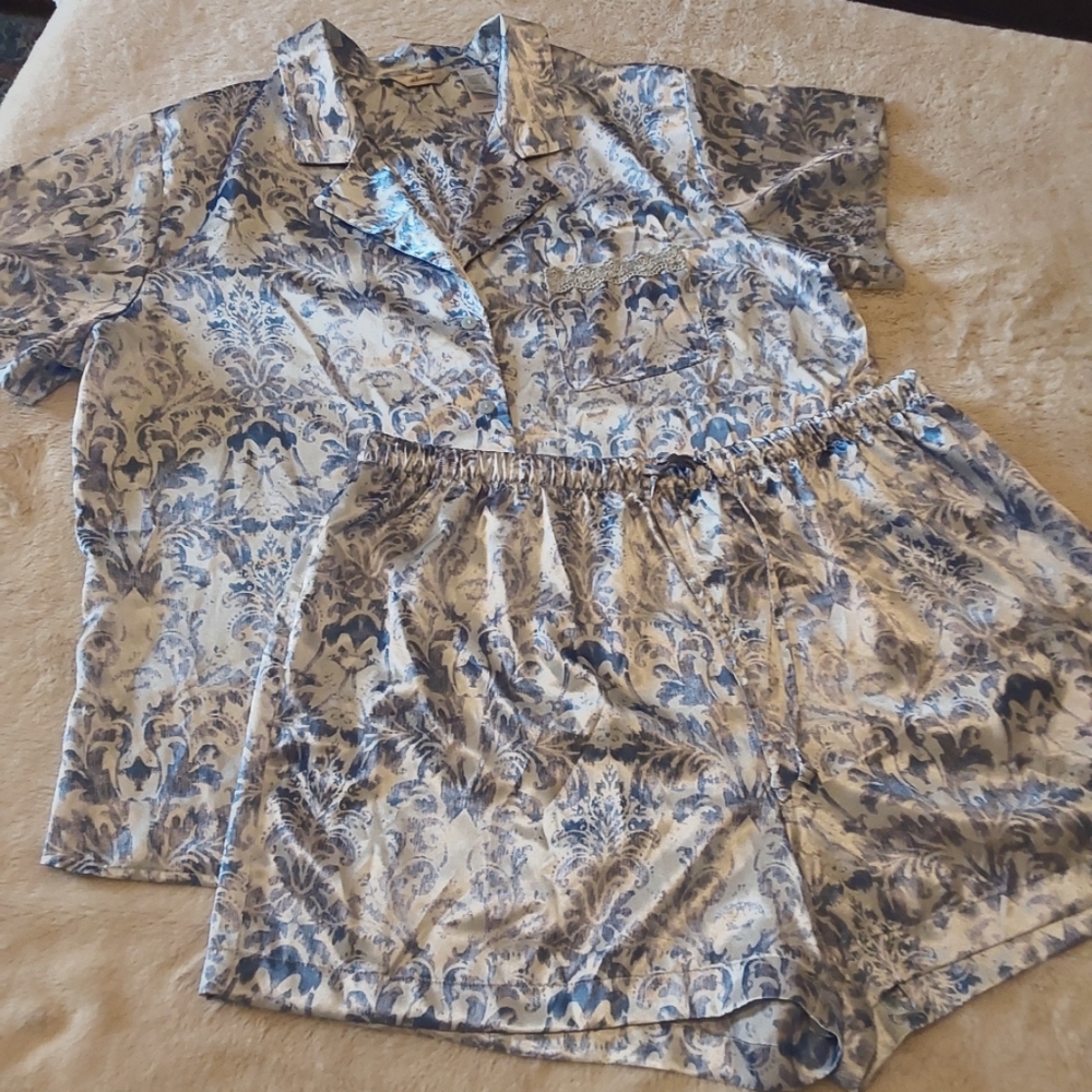 🌺 Like New Adonna Silky Shortie Pajama Set